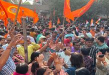 दिल्ली के पांडव नगर में 4 साल की बच्ची से दुष्कर्म मामले में आरोपी के घर के बाहर विरोध प्रदर्शन