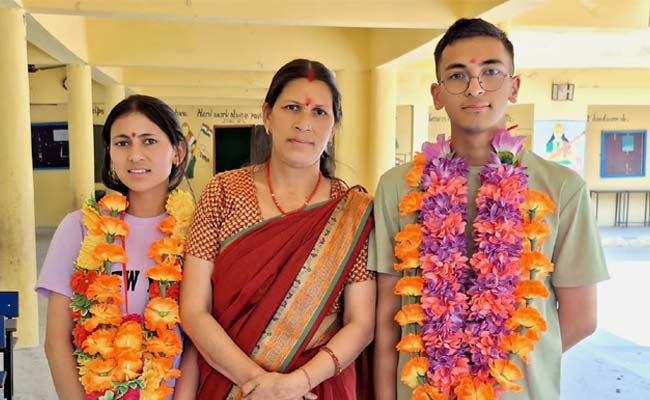 उत्तराखंड 12वीं बोर्ड परीक्षा में जुड़वा भाई बहन ने किया कमाल, भाई ने प्रदेश में दूसरा, तो बहन ने 8वां स्थान किया हासिल Twin brother and sister top 12th borad exam