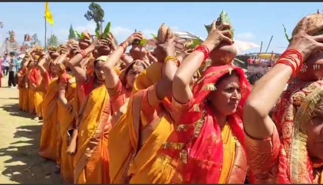 खैरालिंग कौथिग में दूसरे दिन उमड़ा जनसैलाब, सांस्कृतिक कार्यक्रम में लोक गायक अनिल बिष्ट एवं अन्य कलाकारों की रही धूम