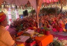 डोटल गांव में श्रीमद् भागवत कथा सुनने के लिए उमड़ी भक्तों की भीड़