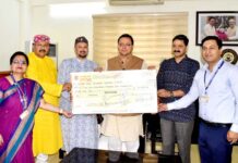 महाराज ने मुख्यमंत्री को सौंपा चार धाम यात्रियों की दुर्घटना सुरक्षा बीमा का चैक