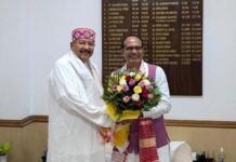 केंद्रीय कृषि मंत्री शिवराज से मिले महाराज, किसानों की आय बढ़ाने के लिए टीक, सफेद चंदन उगाने के लिए डी नोटिफाई करने को कहा