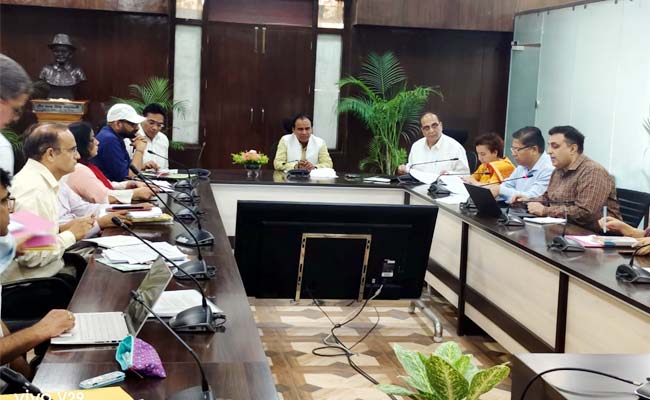 शिक्षा विभाग में शैक्षणिक संवर्ग का होगा त्रिस्तरीय ढांचा, गंभीर रूप से बीमार शिक्षकों को दी जायेगी अनिवार्य सेवानिवृत्ति, अतिथि शिक्षकों का बढ़ेगा मानदेय three-tier structure of academic cadre