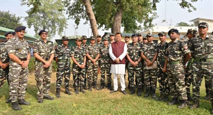 सीएम धामी ने बनबसा में आयोजित कार्यक्रम में भूतपूर्व सैनिकों को किया सम्मानित, दीपावली की दी बधाई