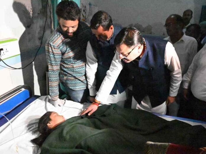 सीएम धामी ने अल्मोड़ा के मार्चुला के पास भीषण बस दुर्घटना पर जताया दुःख, रामनगर पहुंचकर घायलों का जाना हालचाल