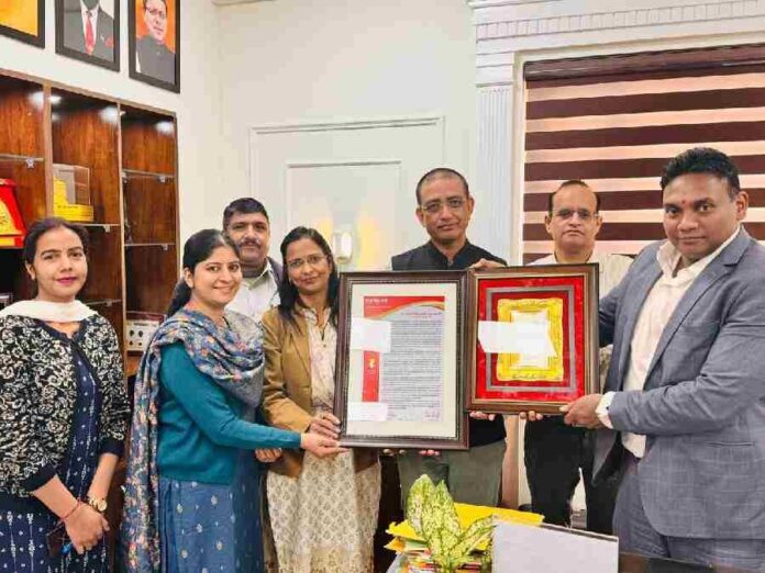 चिकित्सा शिक्षा विभाग को मिला वर्ष 2024 का ‘डॉ आरएस टोलिया स्मारक उत्कृष्ट पारदर्शी लोक प्राधिकारी’ सम्मान, आरटीआई क्लब देहरादून ने सचिव डॉ आर राजेश कुमार को सौंपा पुरस्कार