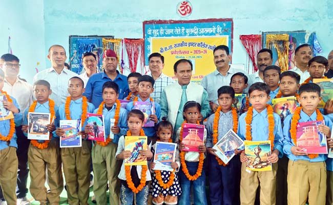 उत्तराखंड के सभी सरकारी विद्यालयों में मनाया गया ‘प्रवेशोत्सव’, नये विद्यार्थियों का हुआ स्वागत, बांटी गई नई पाठ्यपुस्तकें 'Praveshotsav' celebrated in all government schools of Uttarakhand