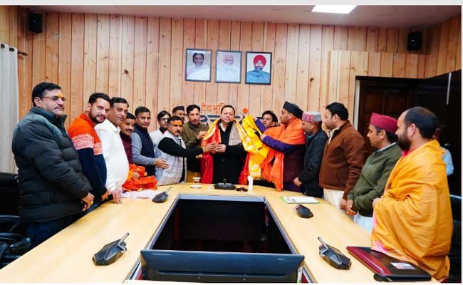 चार धामों के पुरोहितों ने शीतकालीन यात्रा को बढ़ावा दिए जाने पर मुख्यमंत्री का जताया आभार The priests of the four Dhams expressed their gratitude to the Chief Minister