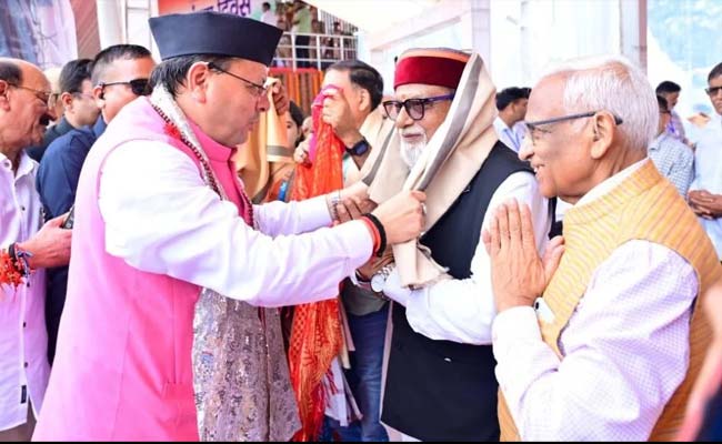 79वें स्वतंत्रता दिवस पर सीएम धामी ने देहरादून में राज्य के मुख्य कार्यक्रम में किया ध्वजारोहण