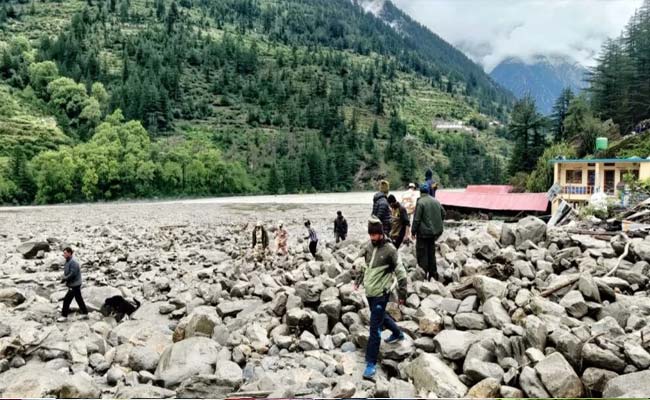 Cloud Burst in Uttarkashi: मुख्यमंत्री पुष्कर सिंह धामी के निर्देश पर स्वास्थ्य विभाग अलर्ट मोड में,देहरादून व ऋषिकेश में ICU सहित बेड आरक्षित