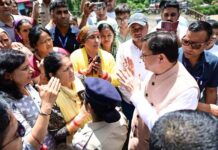 सीएम धामी ने थराली में आपदा प्रभावित क्षेत्रों का किया स्थलीय निरीक्षण, प्रभावित परिवारों को दिए 5-5 लाख तत्कालिक सहायता राशि के चेक