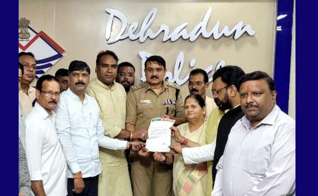 सोशल मीडिया पर भ्रामक और झूठी खबर फैलाने वालों के खिलाफ एक्शन मोड में पुलिस, मुख्यमंत्री बदलने की अफवाह फैलाने वालों पर मुकदमा