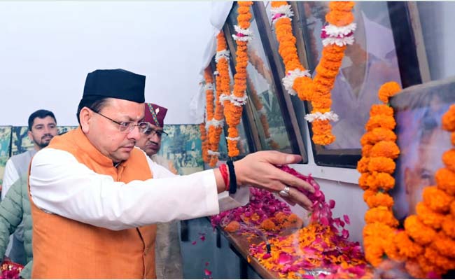 मुख्यमंत्री धामी ने मसूरी गोलीकांड के शहीदों को दी श्रद्धांजलि