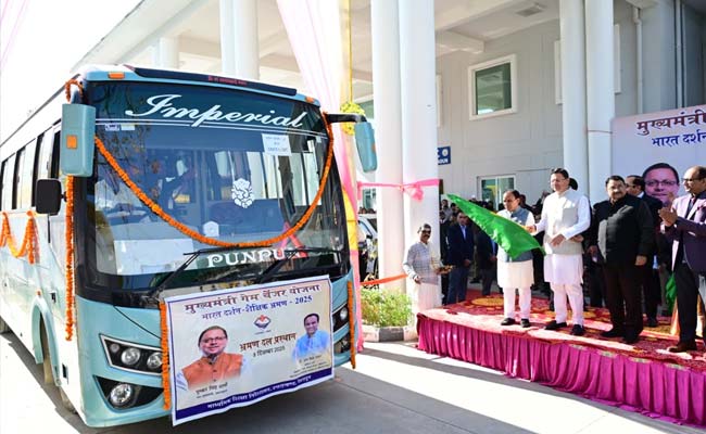 मुख्यमंत्री पुष्कर सिंह धामी ने टॉपर छात्र-छात्राओं का दल को “भारत दर्शन शैक्षिक भ्रमण” पर रवाना किया