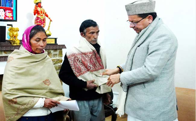 अंकिता भंडारी की मां और पिता से मिले मुख्यमंत्री धामी, न्याय का दिलाया भरोसा