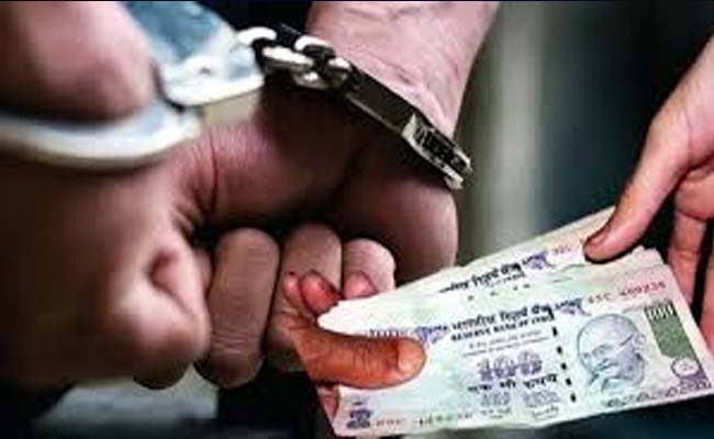 भ्रष्टाचार पर सीएम धामी का प्रहार जारी, हरिद्वार में रिश्वत लेते जिला पूर्ति अधिकारी व सहायक गिरफ्तार