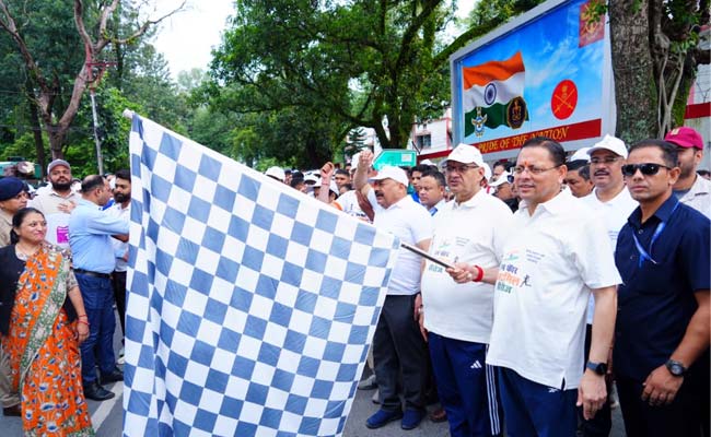मुख्यमंत्री ने ‘रन फॉर कारगिल हीरोज’ मैराथन को दिखाई हरी झंडी, शौर्य स्थल पर पुष्पचक्र अर्पित कर शहीदों को दी श्रद्धांजलि