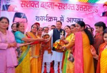 श्रीनगर में मुख्यमंत्री के स्वागत को सड़कों पर उमड़ा जनसैलाब